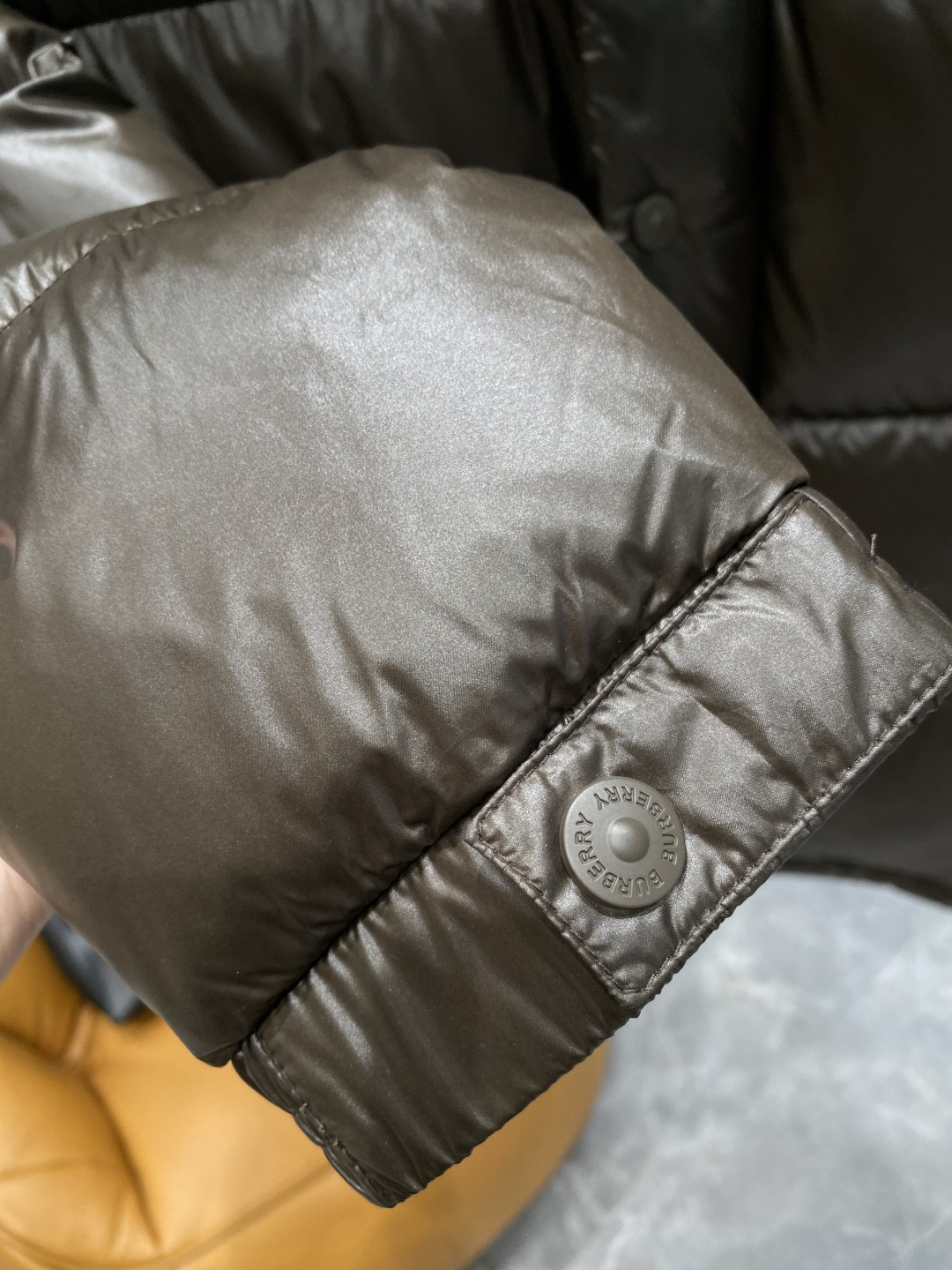 《𝙉𝙚𝙬🤍🖤巴家》2025独家专供秋冬新款羽绒服。贸易公司渠道稀出，降温天气必备的保暖单品，不论是日常还