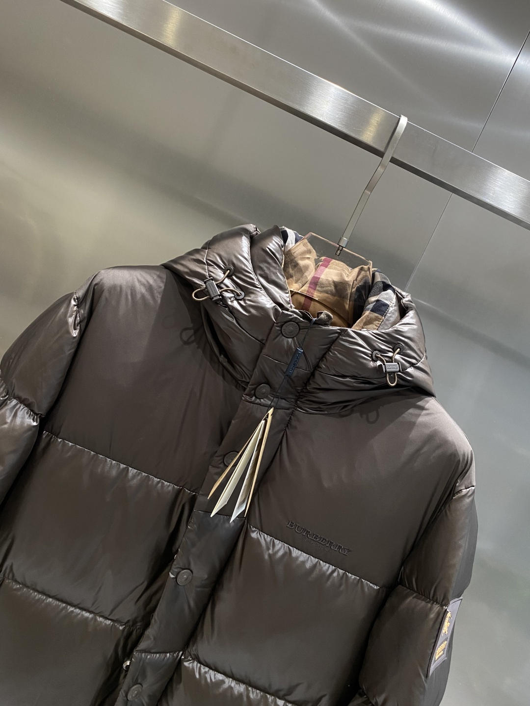 《𝙉𝙚𝙬🤍🖤巴家》2025独家专供秋冬新款羽绒服。贸易公司渠道稀出，降温天气必备的保暖单品，不论是日常还