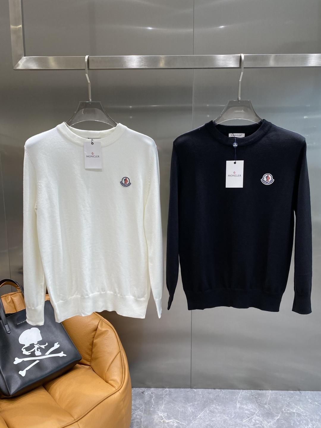 NO:595358,'Mengjia' Autumn and winter classic men's knitted long-sleeved round neck pullover sweater. This sweater pays tribute to classic patterns. It is carefully made of cotton jersey fabric with details to create a contrasting effect. Elegant and distinctive, it can be paired with jeans. Sizes M-3XL k2, jeans, sweaters, alexander wang19860909《蒙家》 秋冬经典男士针织长袖圆领套头毛衣 这款针织衫向经典图案致敬.采用棉质平纹针织面料精心制作,细节,打造对比鲜明的效果.优雅而富有特色,可搭配牛仔裤.尺码M-3XL隔天 k2,,jeans,sweaters,alexander wang,Men's clothing