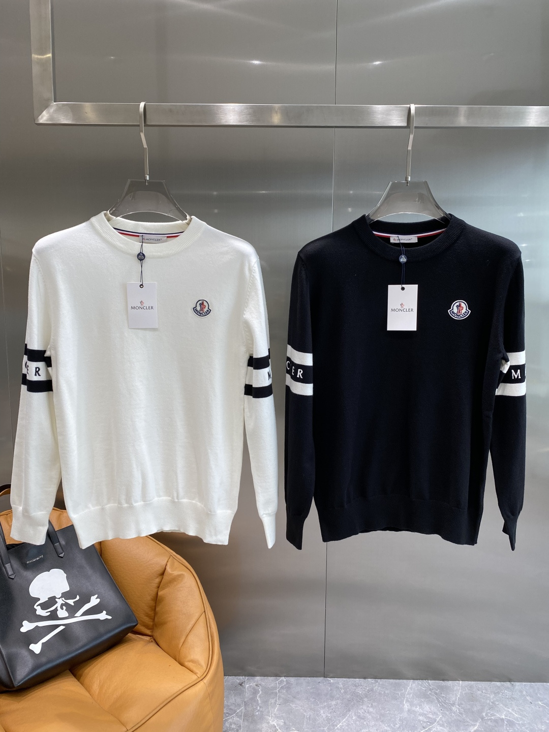 NO:595366,'Mengjia' Autumn and winter classic men's knitted long-sleeved round neck pullover sweater. This sweater pays tribute to classic patterns. It is carefully made of cotton jersey fabric with details to create a contrasting effect. Elegant and distinctive, it can be paired with jeans. Sizes M-3XL k2, jeans, sweaters, alexander wang19860909《蒙家》 秋冬经典男士针织长袖圆领套头毛衣 这款针织衫向经典图案致敬.采用棉质平纹针织面料精心制作,细节,打造对比鲜明的效果.优雅而富有特色,可搭配牛仔裤.尺码M-3XL隔天 k2,,jeans,sweaters,alexander wang,Men's clothing