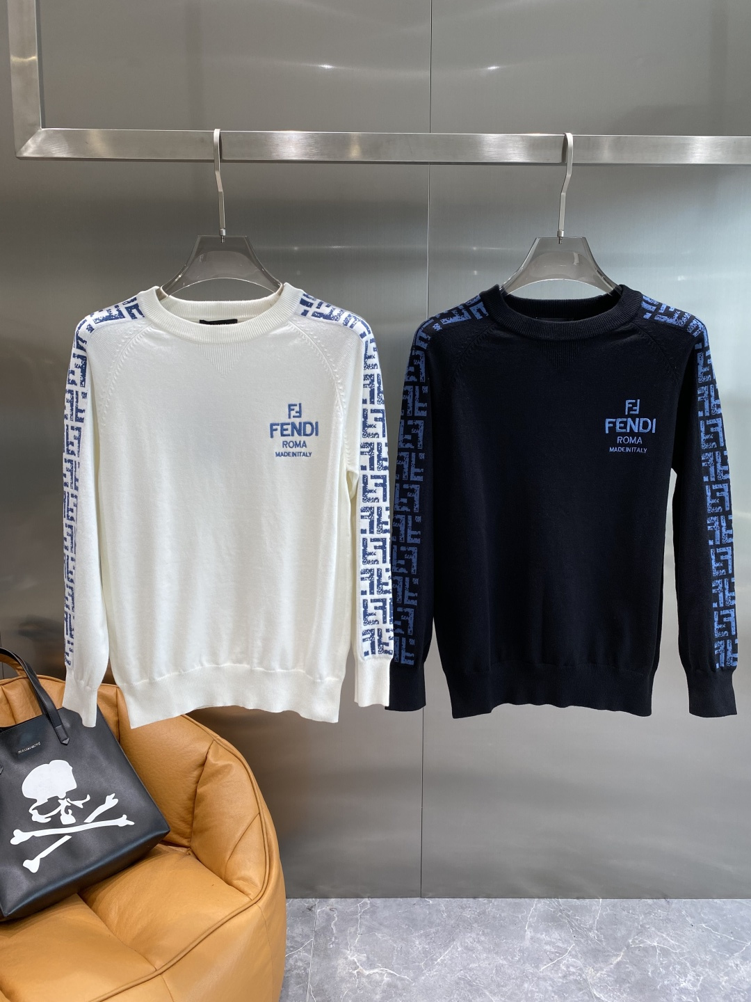 NO:595362,'Fenjia' Autumn and winter classic men's knitted long-sleeved round neck pullover sweater. This sweater pays tribute to classic patterns. It is carefully made of cotton jersey fabric with details to create a contrasting effect. Elegant and distinctive, it can be paired with jeans. Sizes M-3XL k2, fendi, jeans, sweaters, alexander wang19860909《芬家》 秋冬经典男士针织长袖圆领套头毛衣 这款针织衫向经典图案致敬.采用棉质平纹针织面料精心制作,细节,打造对比鲜明的效果.优雅而富有特色,可搭配牛仔裤.尺码M-3XL隔天 k2,,fendi,jeans,sweaters,alexander wang,Men's clothing