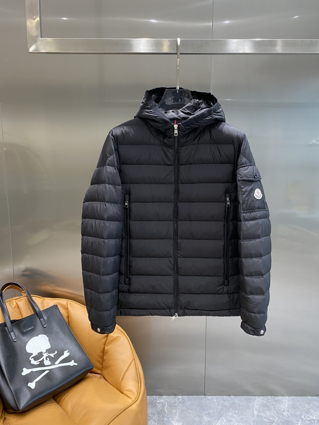 NO:599359,'Mengjia' Purchasing authentic new autumn and winter down jackets Original 1:1 customized hardware accessories are all imported and customized. Welcome to compare at the counter. Absolutely high quality. Use top 90 white duck down. Super soft, full and fluffy. Super heavy fabrics with perfect workmanship. Size and code number. M-3xL,,down jacket,alexander wang19860909《蒙家》 代购正品级别秋冬新款羽绒服 原版1:1订制五金配件全进口原版定制 欢迎专柜对比 绝对的高品质 采用顶级90白鸭绒 超柔软 充羽量蓬松饱满 超级重面料做工杠杠的版型完美 尺码码数.码数 M-3xL,,down jacket,alexander wang,Men's clothing