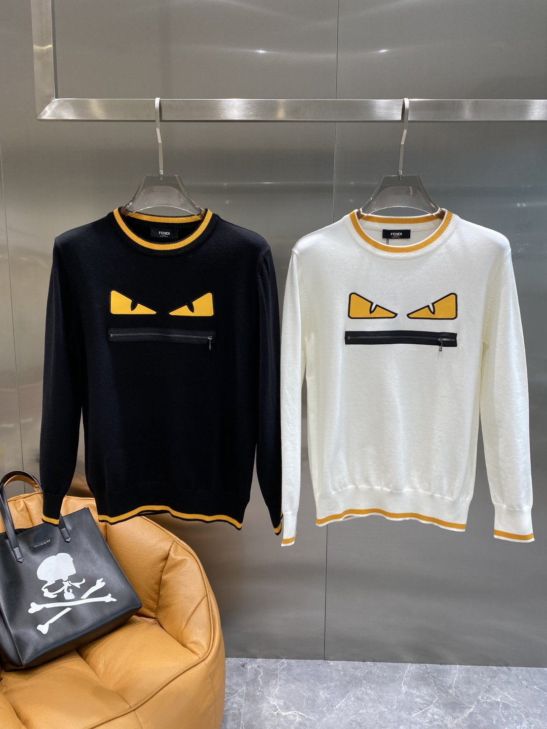 NO:595357,'Fenjia' Autumn and winter classic men's knitted long-sleeved round neck pullover sweater. This sweater pays tribute to classic patterns. It is carefully made of cotton jersey fabric with details to create a contrasting effect. Elegant and distinctive, it can be paired with jeans. Sizes M-3XL k2, fendi, jeans, sweaters, alexander wang19860909《芬家》 秋冬经典男士针织长袖圆领套头毛衣 这款针织衫向经典图案致敬.采用棉质平纹针织面料精心制作,细节,打造对比鲜明的效果.优雅而富有特色,可搭配牛仔裤.尺码M-3XL隔天 k2,,fendi,jeans,sweaters,alexander wang,Men's clothing