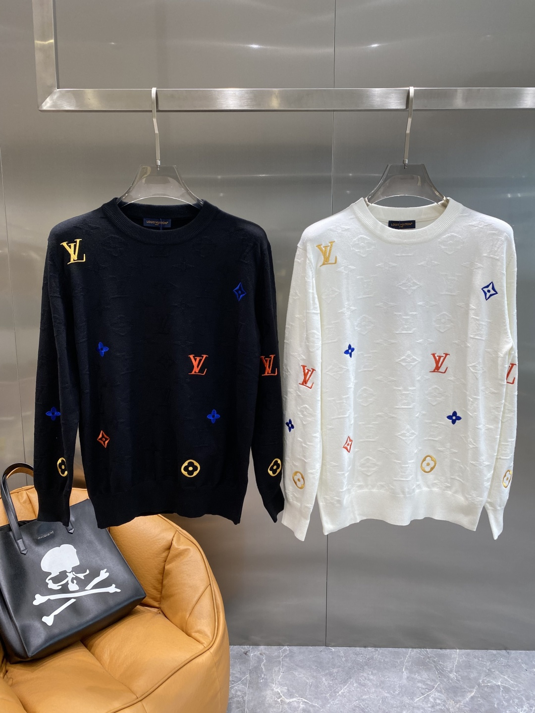 NO:595365,'Donkey Family' Autumn and Winter Classic Men's Knitted Pullover Sweater This sweater pays homage to classic patterns. It is carefully made of cotton jersey fabric with details to create a contrasting effect. Elegant and distinctive, it can be paired with jeans. Sizes M-3XL k2, louis vuitton, louis vuitton, jeans, sweaters, alexander wang19860909《驴家》 秋冬经典男士针织套头毛衣 这款针织衫向经典图案致敬.采用棉质平纹针织面料精心制作,细节,打造对比鲜明的效果.优雅而富有特色,可搭配牛仔裤.尺码M-3XL隔天 k2,,louis vuitton,louis vuitton,jeans,sweaters,alexander wang,Men's clothing