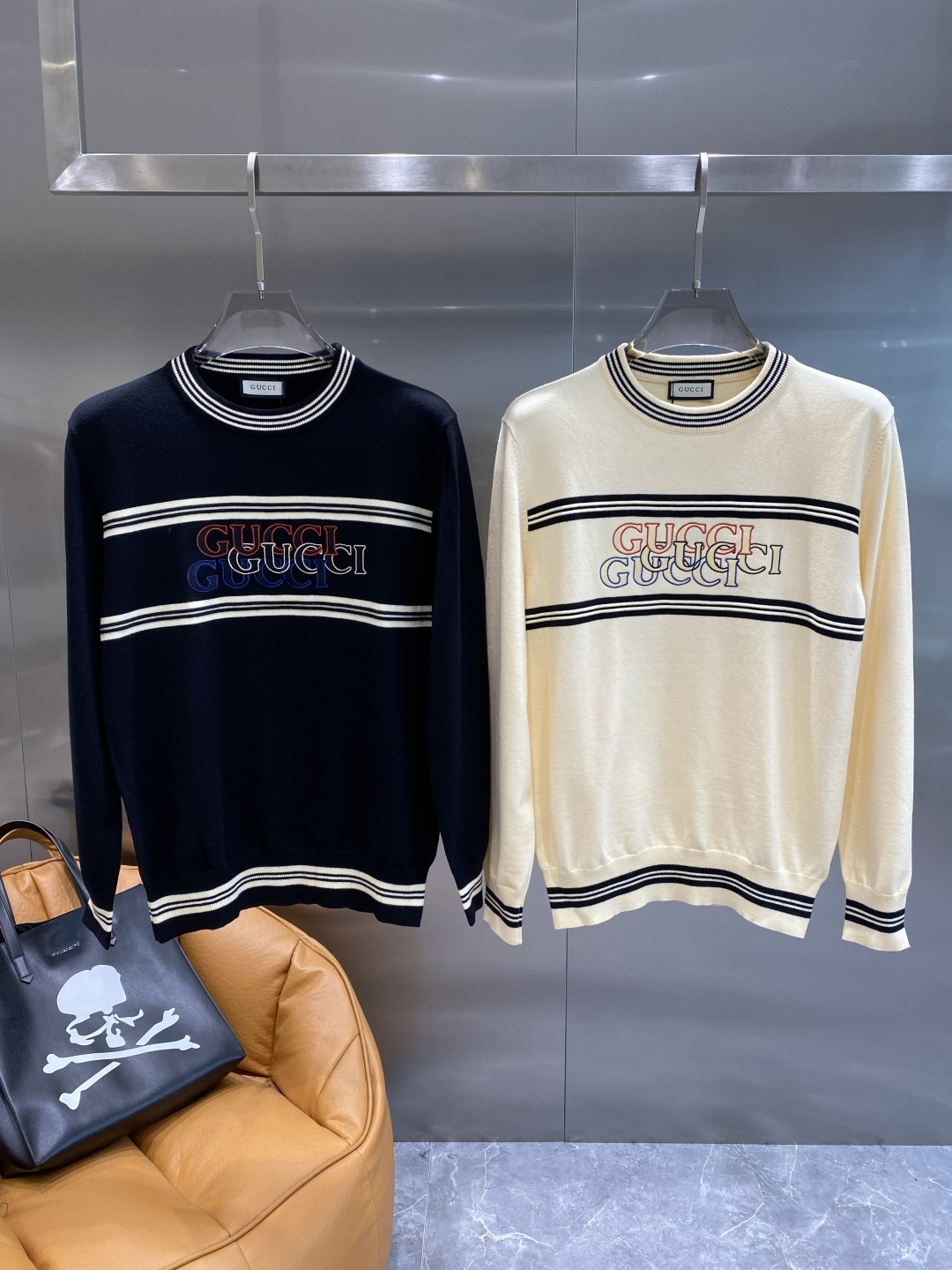 NO:595367,'Gujia' Autumn and winter classic men's knitted pullover sweater. This sweater pays homage to classic patterns. It is carefully made of cotton jersey fabric with details to create a contrasting effect. Elegant and distinctive, it can be paired with jeans. Sizes M-3XL k2, gucci, jeans, sweaters, alexander wang19860909《古家》 秋冬经典男士针织套头毛衣 这款针织衫向经典图案致敬.采用棉质平纹针织面料精心制作,细节,打造对比鲜明的效果.优雅而富有特色,可搭配牛仔裤.尺码M-3XL隔天 k2,,gucci,jeans,sweaters,alexander wang,Men's clothing