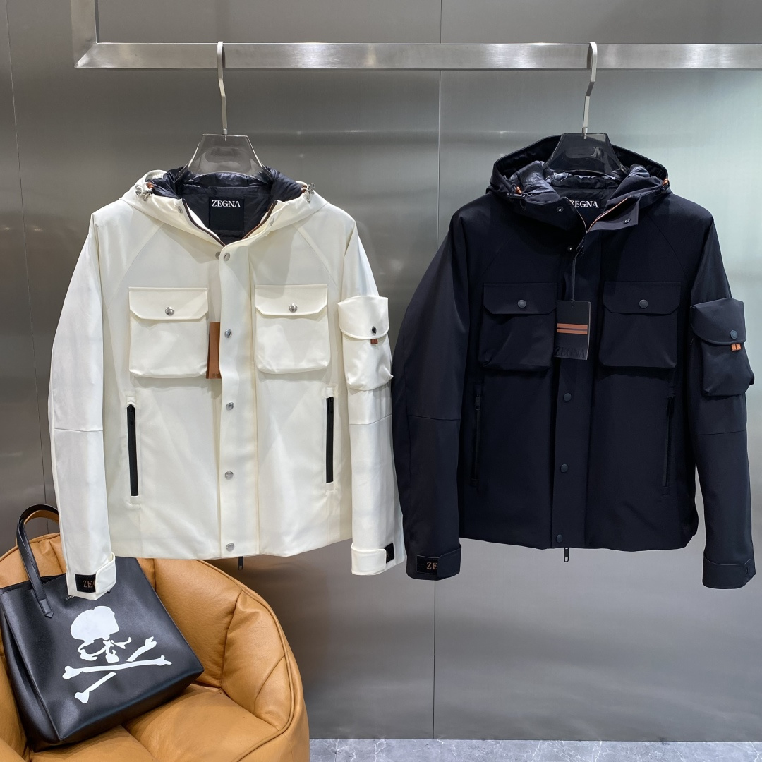 NO:595815,'Zenijia' exclusively supplies new autumn and winter down jackets in 2025. Trading company channels are rare. It is a must-have warm item for cooling weather. It can be worn for daily or outdoor sports. It is wear-resistant, scratch-resistant and easy to care for. It is paired with large square quilting technology to create a fluffy and full overall effect. It also has a strong thermal insulation and temperature locking effect, so that you are not afraid of the cold outdoor weather in autumn and winter! Size M-3XL next day,,zegna,down jacket,alexander  wang19860909《杰尼家》 2025独家专供秋冬新款羽绒服.贸易公司渠道稀出,降温天气必备的保暖单品,不论是日常还是户外运动都能穿.耐磨防刮易打理,在搭配大方格绗缝工艺,打造蓬松饱满的整体效果,兼顾强悍的保暖锁温效果,让你无惧秋冬季寒冷的户外天气! 尺码M-3XL隔天,,zegna,down jacket,alexander wang,Men's clothing