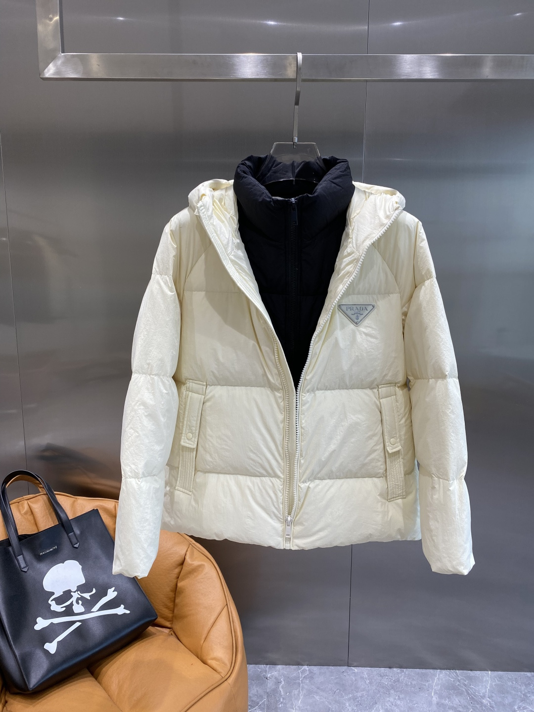 《𝙉𝙚𝙬🤍🖤普家》羽绒服 爆款🔥秋冬新款🆕羽绒服 原版1:1订制五金配件全进口原版定制 欢迎专柜对比 绝