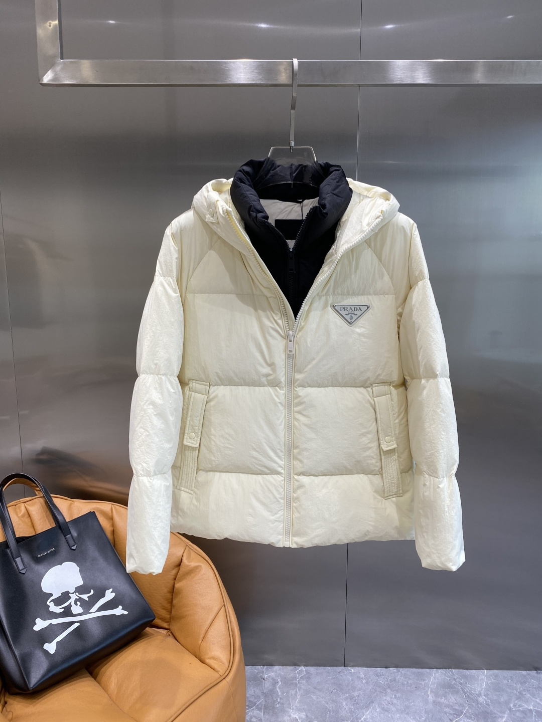 《𝙉𝙚𝙬🤍🖤普家》羽绒服 爆款🔥秋冬新款🆕羽绒服 原版1:1订制五金配件全进口原版定制 欢迎专柜对比 绝