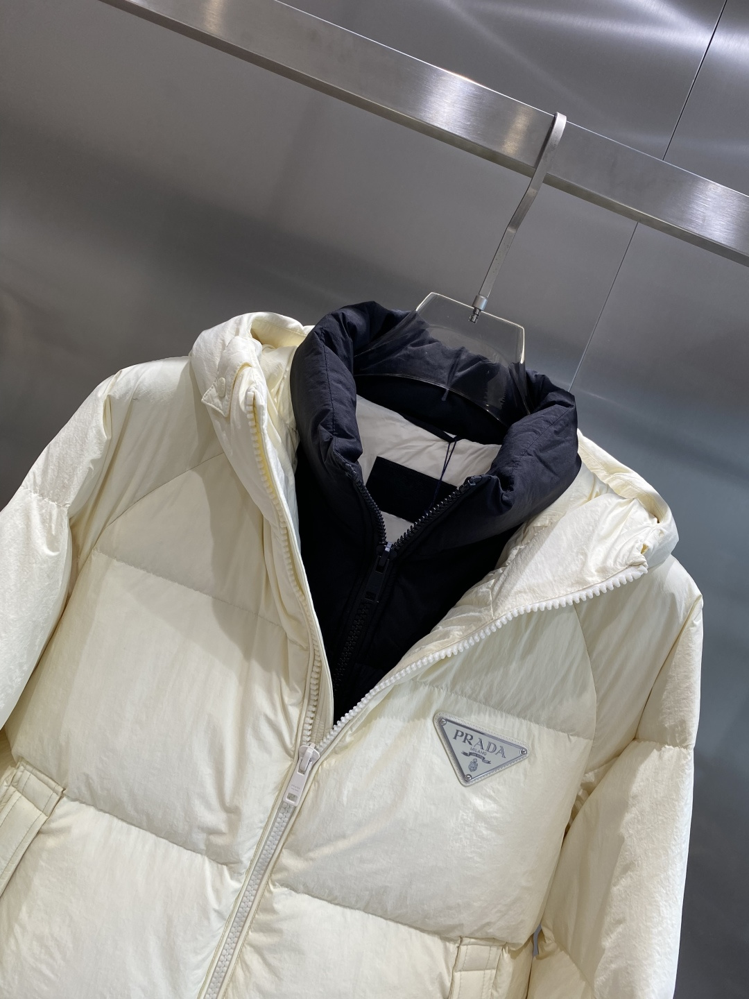 《𝙉𝙚𝙬🤍🖤普家》羽绒服 爆款🔥秋冬新款🆕羽绒服 原版1:1订制五金配件全进口原版定制 欢迎专柜对比 绝