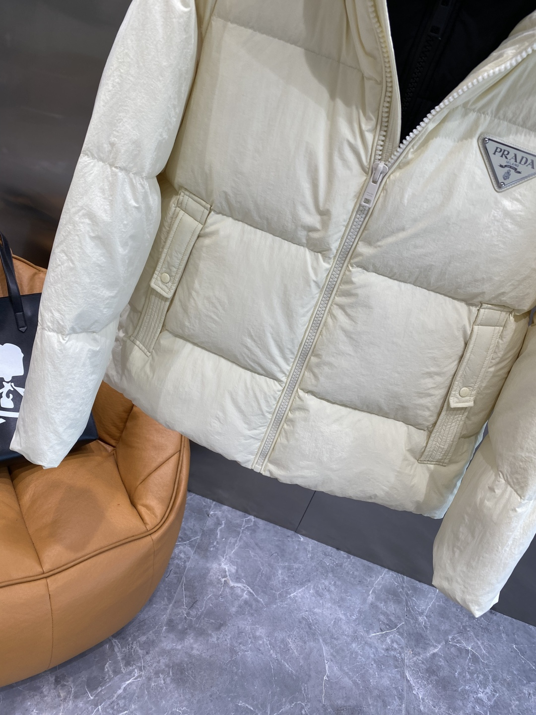 《𝙉𝙚𝙬🤍🖤普家》羽绒服 爆款🔥秋冬新款🆕羽绒服 原版1:1订制五金配件全进口原版定制 欢迎专柜对比 绝