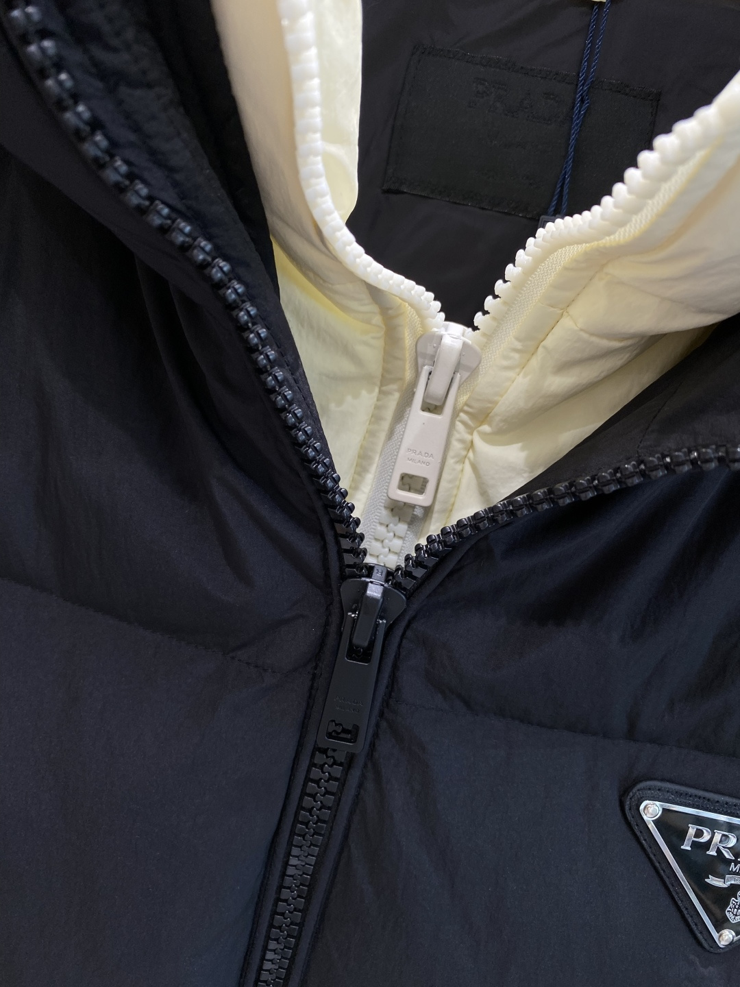 《𝙉𝙚𝙬🤍🖤普家》羽绒服 爆款🔥秋冬新款🆕羽绒服 原版1:1订制五金配件全进口原版定制 欢迎专柜对比 绝