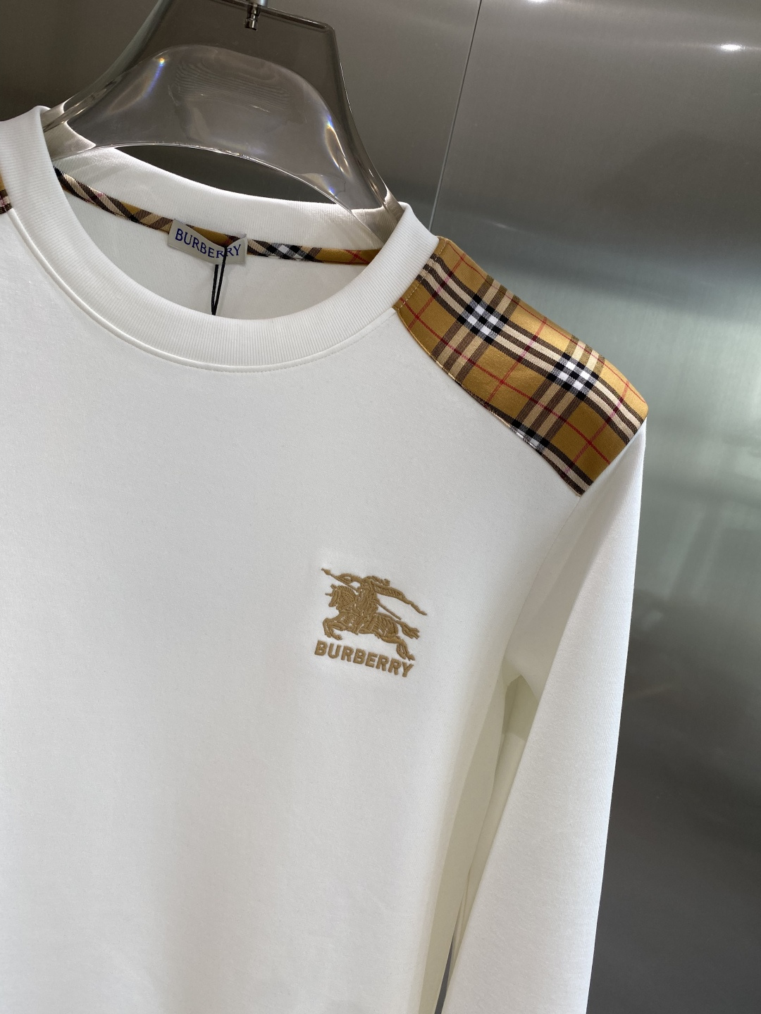 《𝙉𝙚𝙬🤍🖤巴家》25秋冬新品空气层 圆领卫衣，正面品牌标识设计，创意重释品牌标志性设计，采用400克重