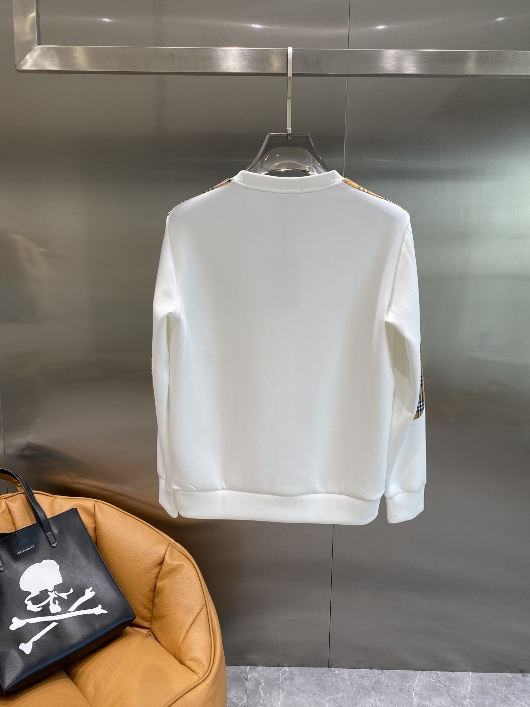 《𝙉𝙚𝙬🤍🖤巴家》25秋冬新品空气层 圆领卫衣，正面品牌标识设计，创意重释品牌标志性设计，采用400克重