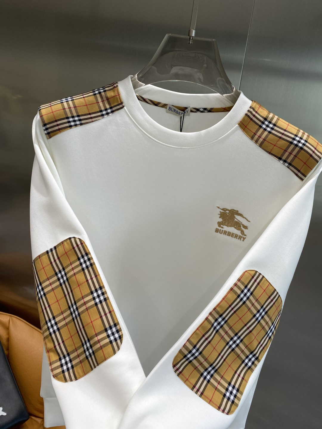 《𝙉𝙚𝙬🤍🖤巴家》25秋冬新品空气层 圆领卫衣，正面品牌标识设计，创意重释品牌标志性设计，采用400克重