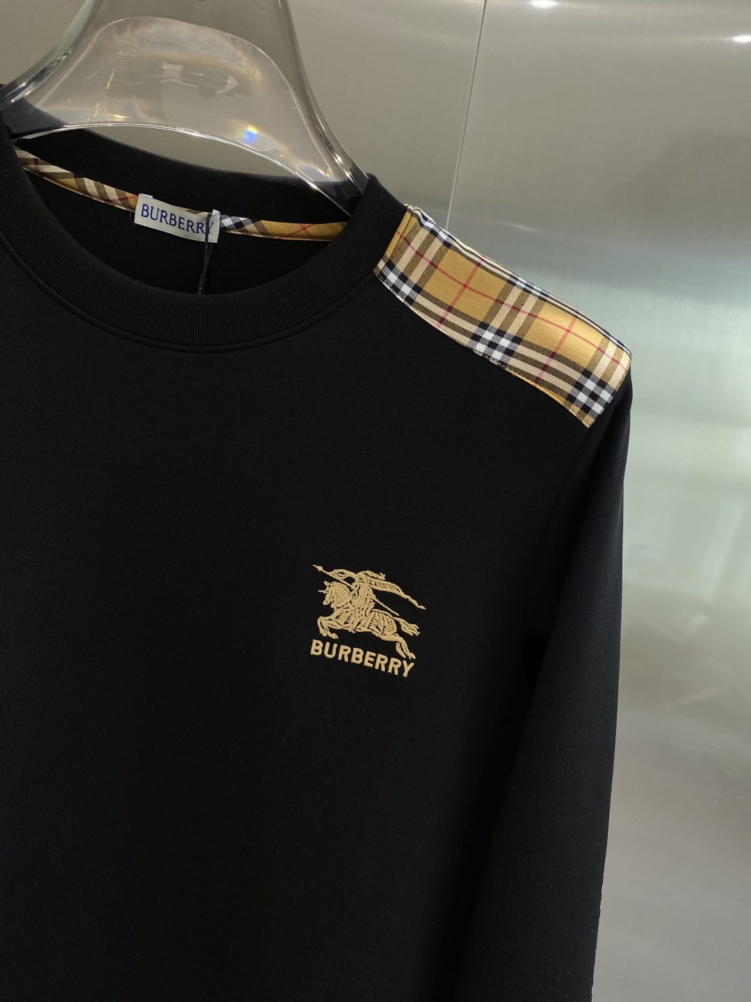 《𝙉𝙚𝙬🤍🖤巴家》25秋冬新品空气层 圆领卫衣，正面品牌标识设计，创意重释品牌标志性设计，采用400克重