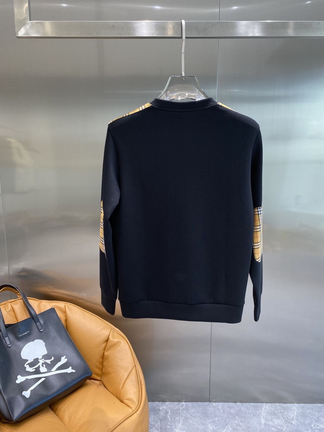 《𝙉𝙚𝙬🤍🖤巴家》25秋冬新品空气层 圆领卫衣，正面品牌标识设计，创意重释品牌标志性设计，采用400克重