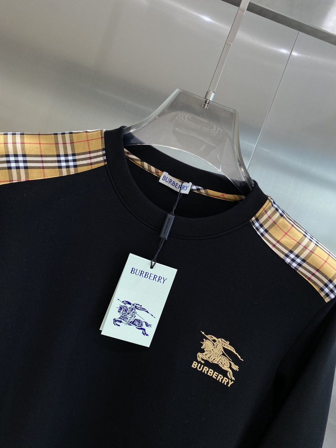 《𝙉𝙚𝙬🤍🖤巴家》25秋冬新品空气层 圆领卫衣，正面品牌标识设计，创意重释品牌标志性设计，采用400克重