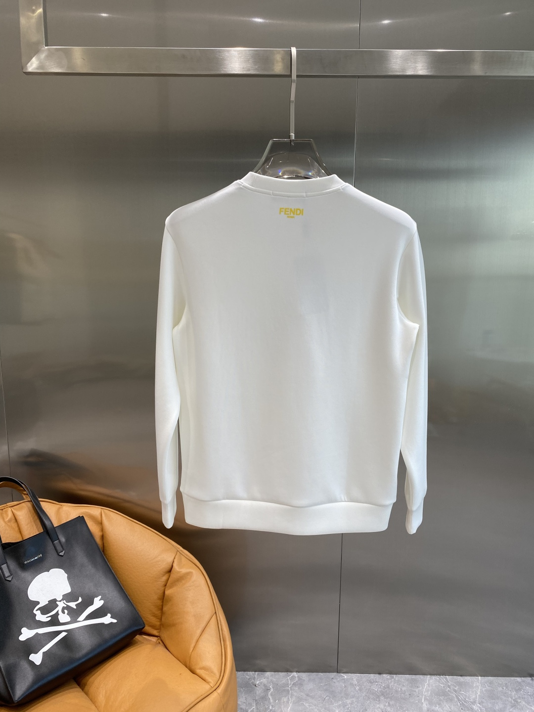 《𝙉𝙚𝙬🤍🖤芬家》25秋冬新品空气层 圆领卫衣，正面品牌标识设计，创意重释品牌标志性设计，采用400克重