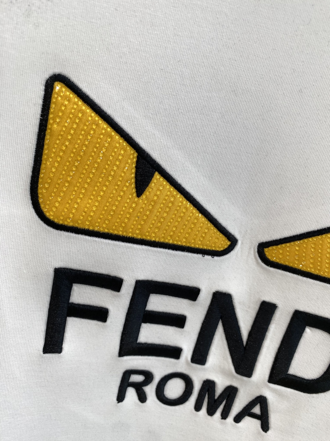 《𝙉𝙚𝙬🤍🖤芬家》25秋冬新品空气层 圆领卫衣，正面品牌标识设计，创意重释品牌标志性设计，采用400克重