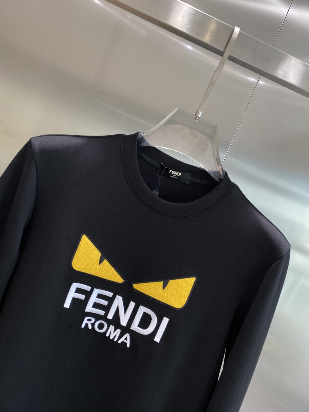 《𝙉𝙚𝙬🤍🖤芬家》25秋冬新品空气层 圆领卫衣，正面品牌标识设计，创意重释品牌标志性设计，采用400克重