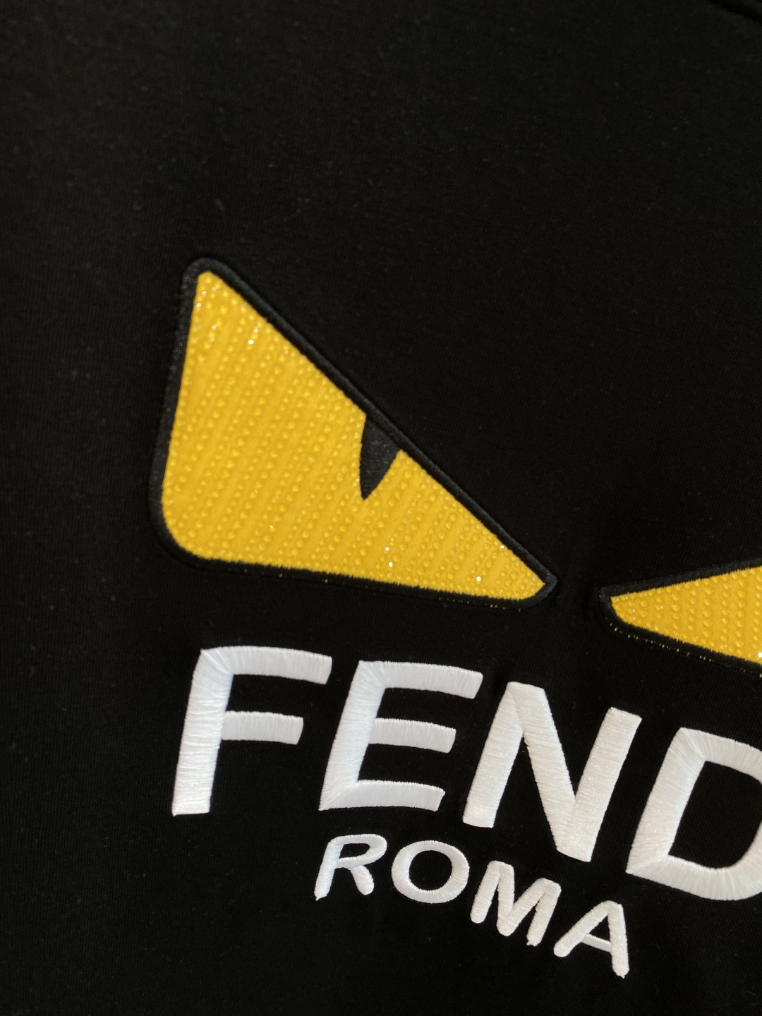 《𝙉𝙚𝙬🤍🖤芬家》25秋冬新品空气层 圆领卫衣，正面品牌标识设计，创意重释品牌标志性设计，采用400克重