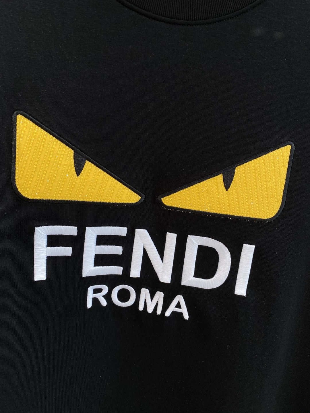 《𝙉𝙚𝙬🤍🖤芬家》25秋冬新品空气层 圆领卫衣，正面品牌标识设计，创意重释品牌标志性设计，采用400克重