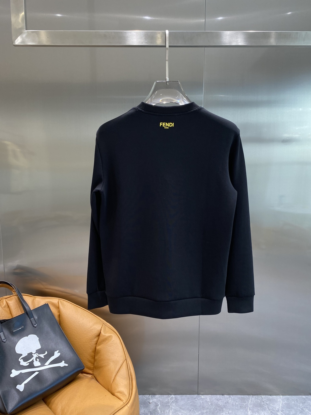 《𝙉𝙚𝙬🤍🖤芬家》25秋冬新品空气层 圆领卫衣，正面品牌标识设计，创意重释品牌标志性设计，采用400克重