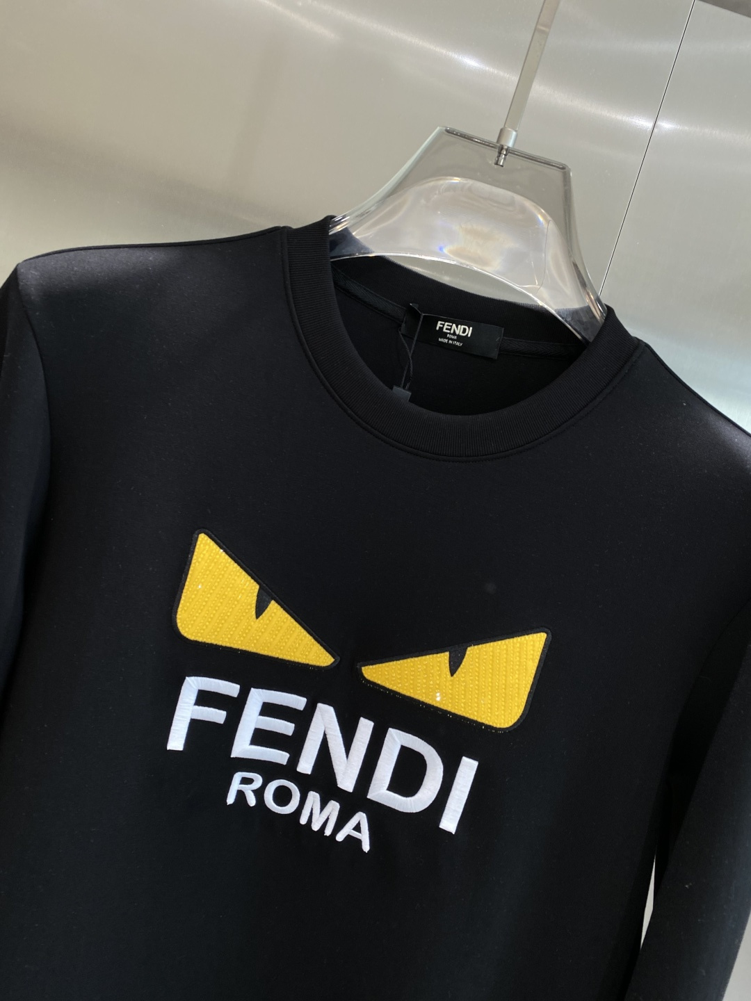 《𝙉𝙚𝙬🤍🖤芬家》25秋冬新品空气层 圆领卫衣，正面品牌标识设计，创意重释品牌标志性设计，采用400克重