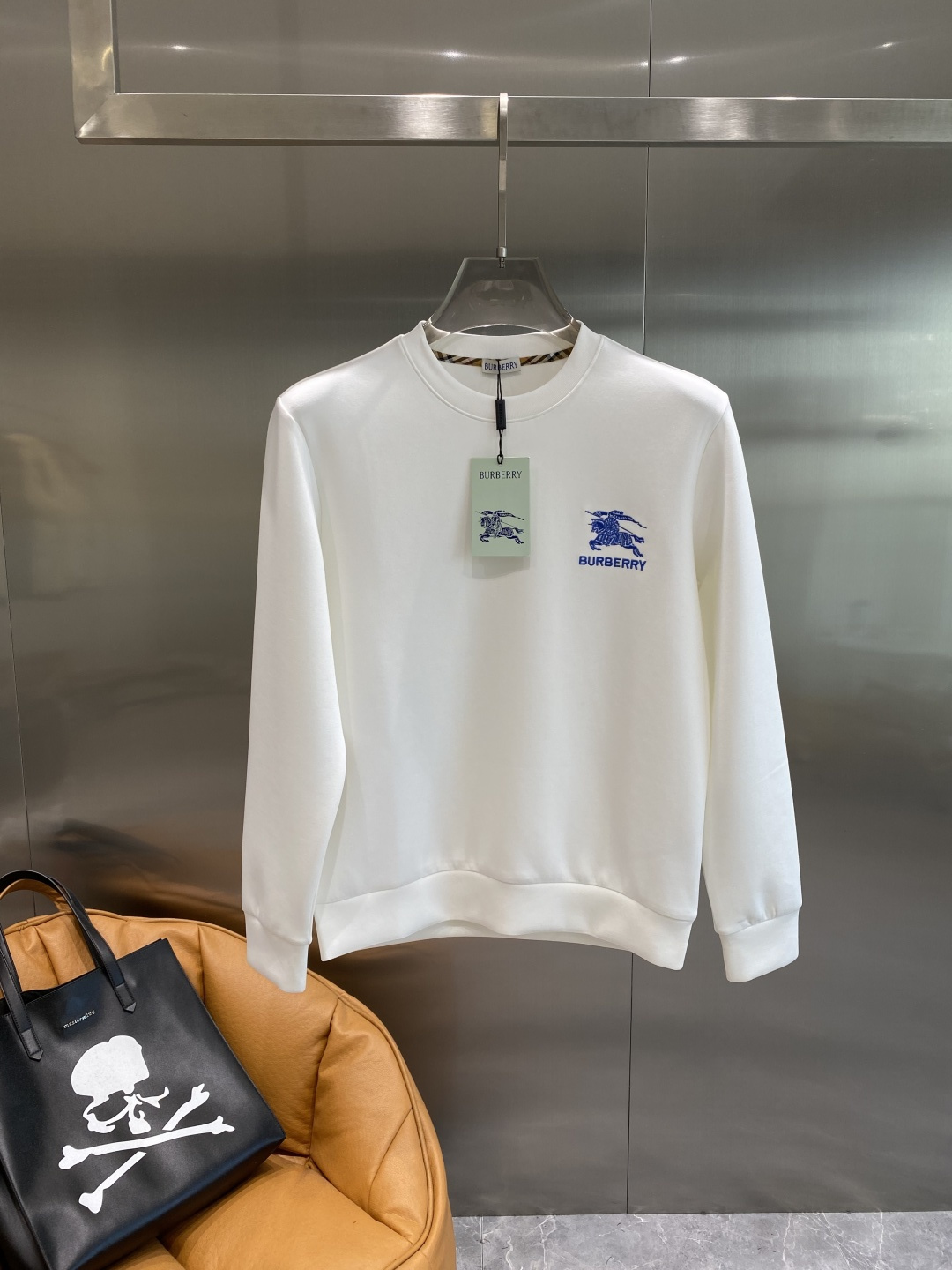 《𝙉𝙚𝙬🤍🖤巴家》25秋冬新品空气层 圆领卫衣，正面品牌标识设计，创意重释品牌标志性设计，采用400克重