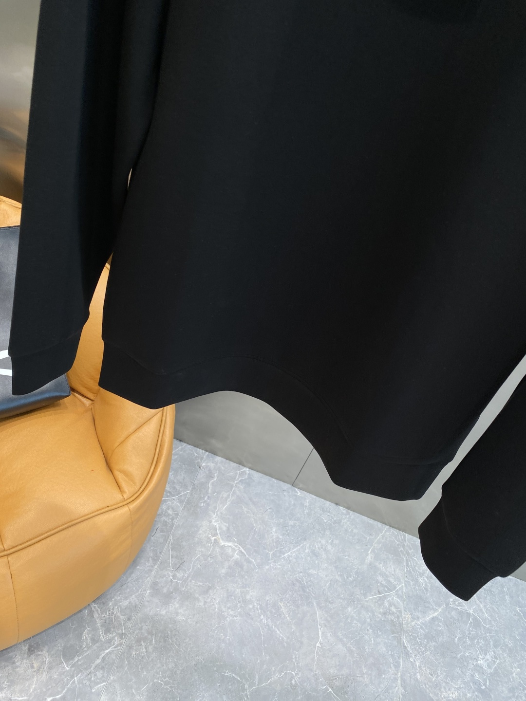 《𝙉𝙚𝙬🤍🖤巴家》25秋冬新品空气层 圆领卫衣，正面品牌标识设计，创意重释品牌标志性设计，采用400克重