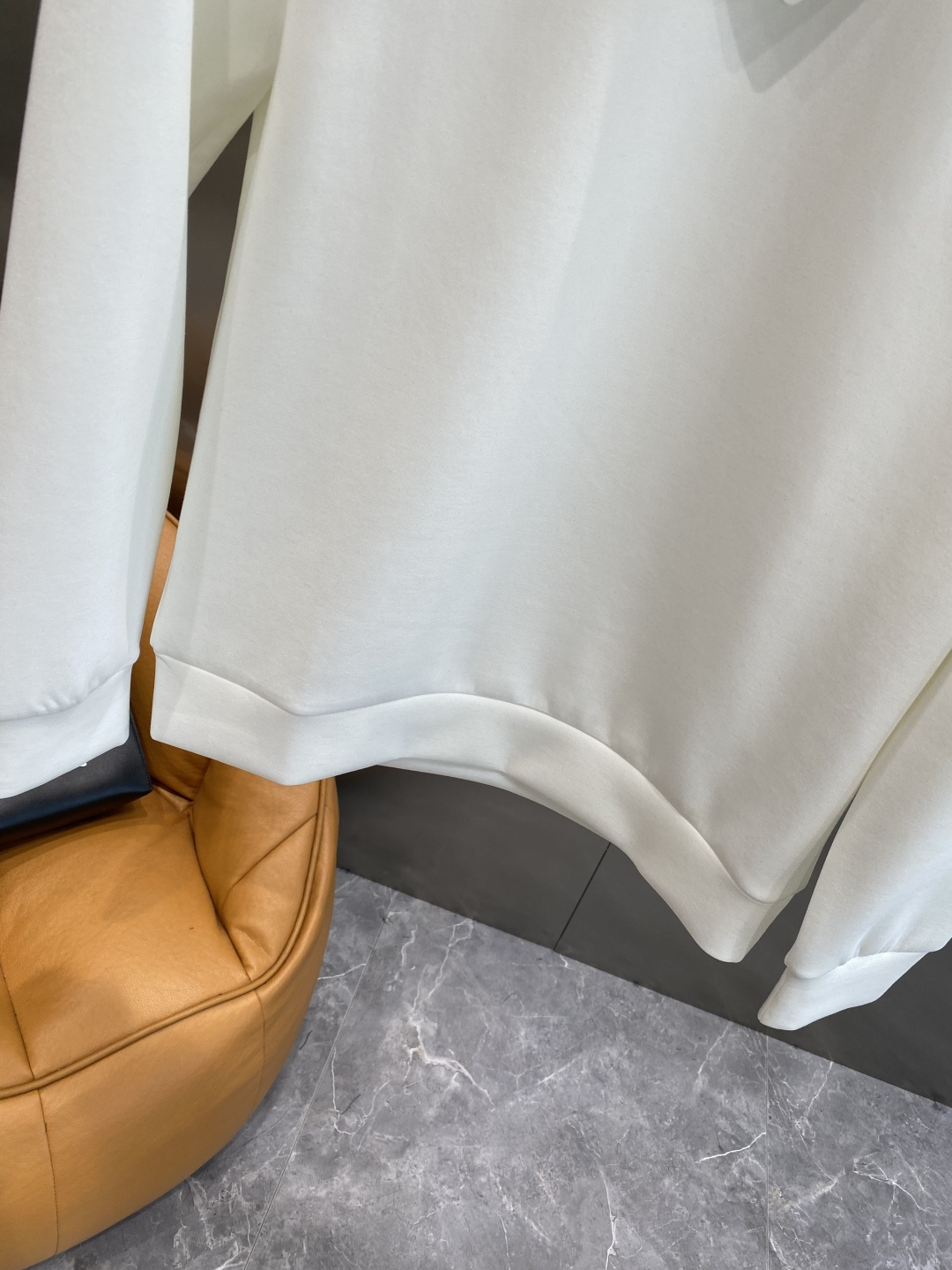 《𝙉𝙚𝙬🤍🖤罗家》25秋冬新品空气层 圆领卫衣，正面品牌标识设计，创意重释品牌标志性设计，采用400克重