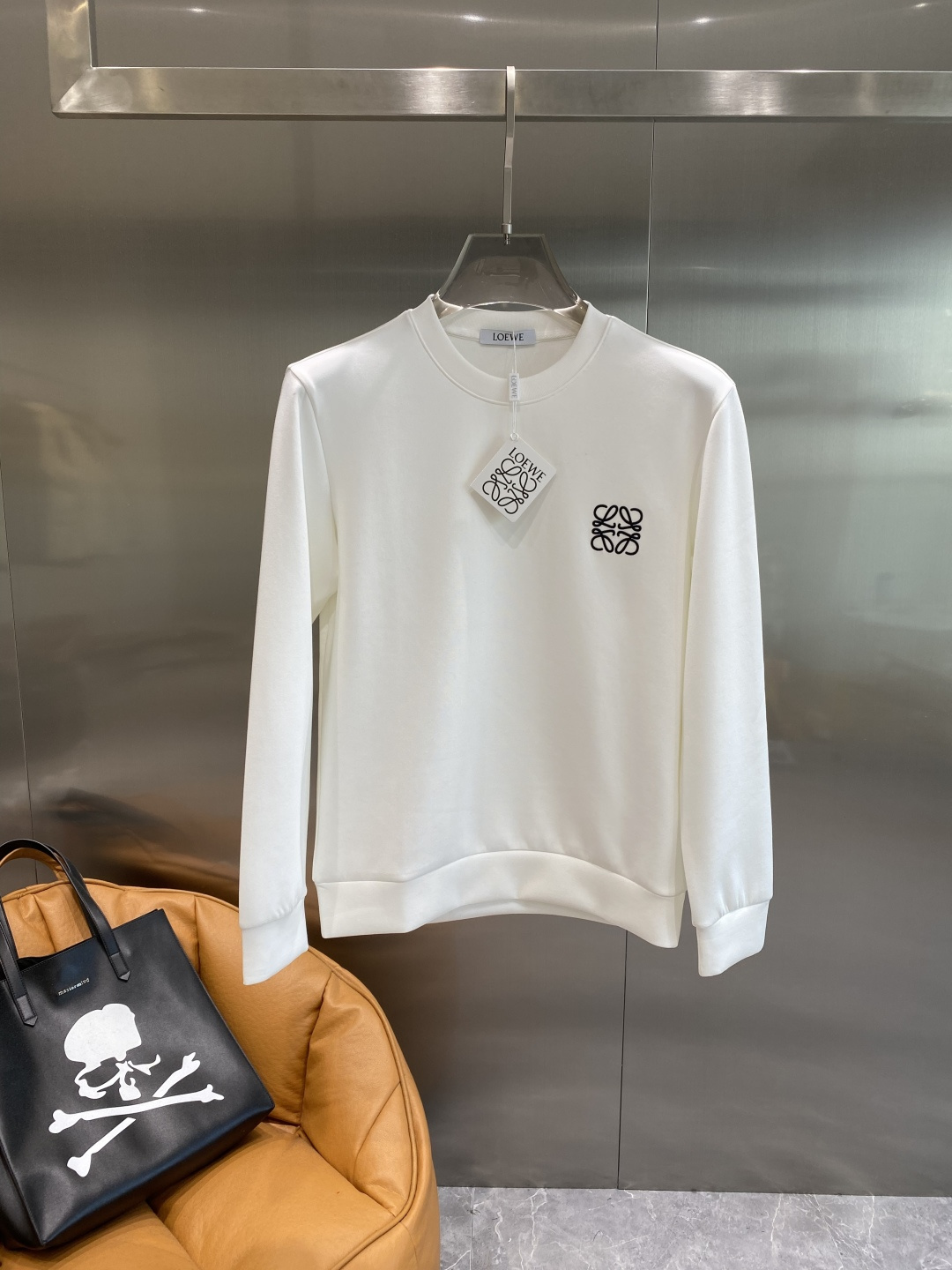 《𝙉𝙚𝙬🤍🖤罗家》25秋冬新品空气层 圆领卫衣，正面品牌标识设计，创意重释品牌标志性设计，采用400克重