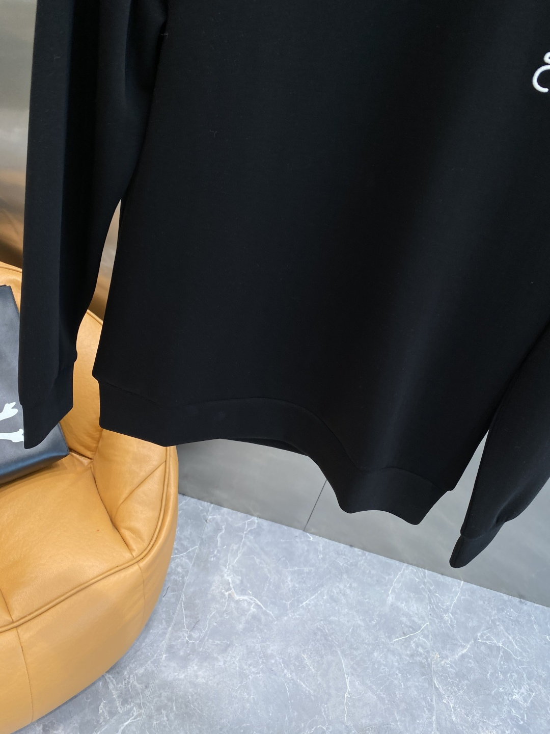 《𝙉𝙚𝙬🤍🖤罗家》25秋冬新品空气层 圆领卫衣，正面品牌标识设计，创意重释品牌标志性设计，采用400克重