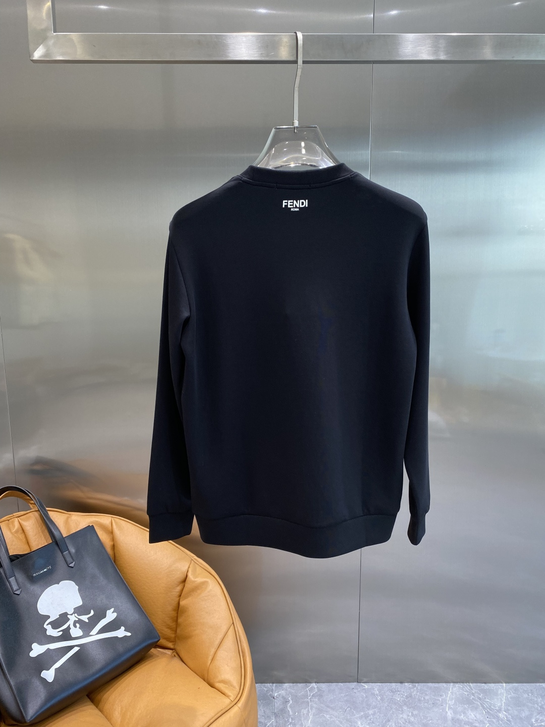 《𝙉𝙚𝙬🤍🖤芬家》25秋冬新品空气层 圆领卫衣，正面品牌标识设计，创意重释品牌标志性设计，采用400克重