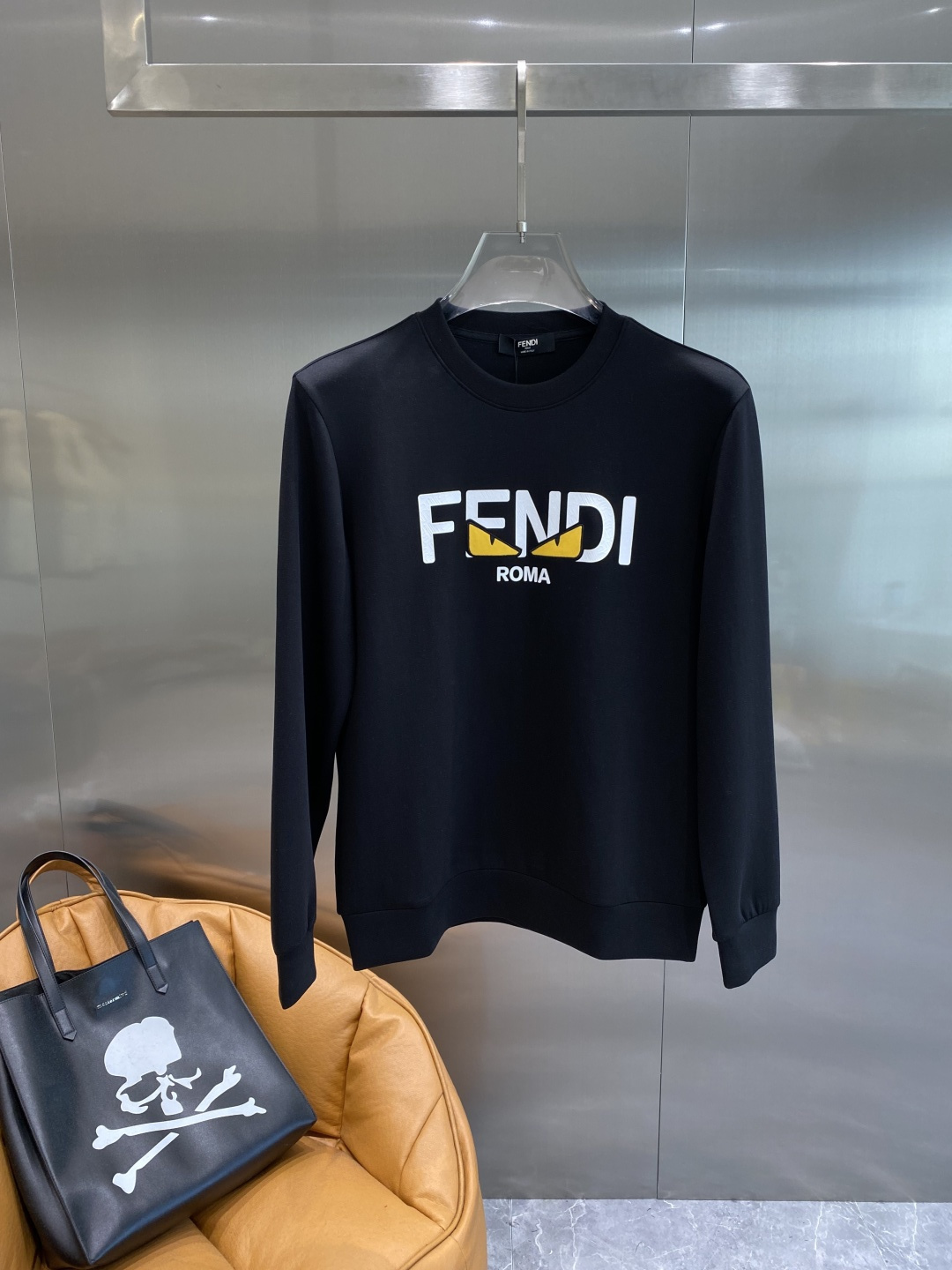 《𝙉𝙚𝙬🤍🖤芬家》25秋冬新品空气层 圆领卫衣，正面品牌标识设计，创意重释品牌标志性设计，采用400克重