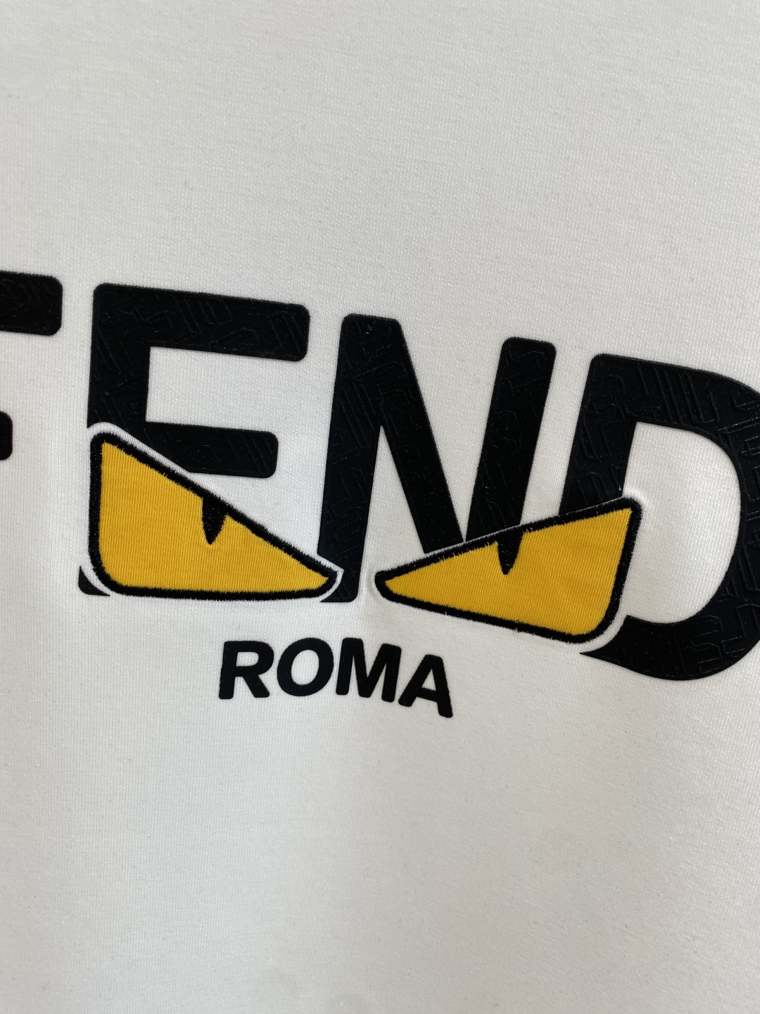 《𝙉𝙚𝙬🤍🖤芬家》25秋冬新品空气层 圆领卫衣，正面品牌标识设计，创意重释品牌标志性设计，采用400克重