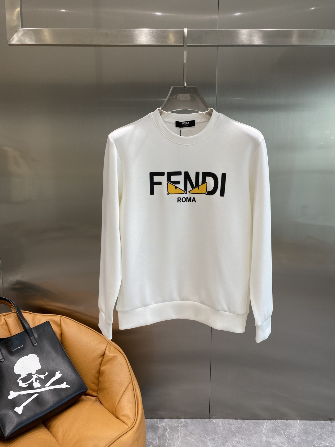 《𝙉𝙚𝙬🤍🖤芬家》25秋冬新品空气层 圆领卫衣，正面品牌标识设计，创意重释品牌标志性设计，采用400克重