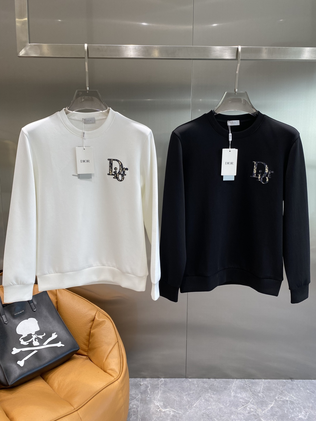 《𝙉𝙚𝙬🤍🖤迪家》25秋冬新品空气层 圆领卫衣，正面品牌标识设计，创意重释品牌标志性设计，采用400克重