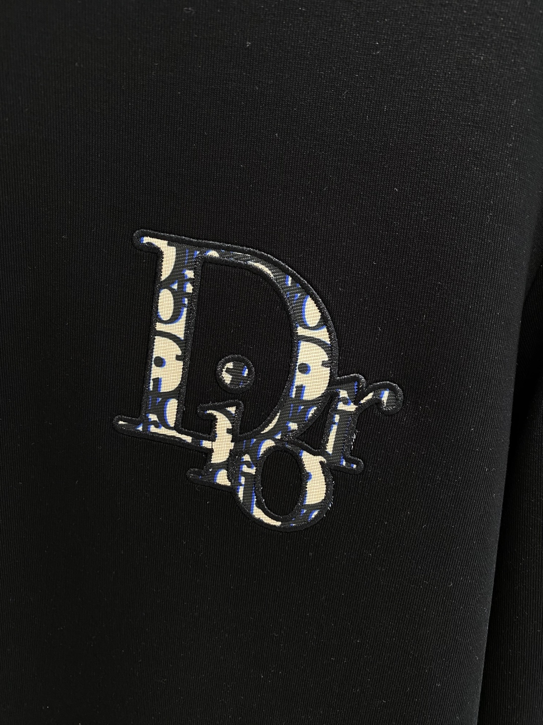 《𝙉𝙚𝙬🤍🖤迪家》25秋冬新品空气层 圆领卫衣，正面品牌标识设计，创意重释品牌标志性设计，采用400克重