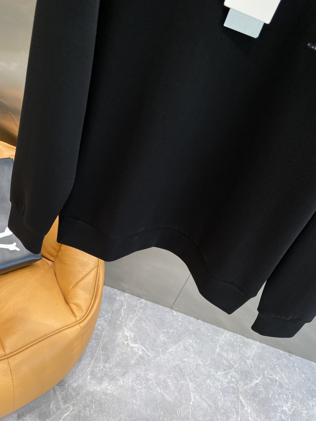 《𝙉𝙚𝙬🤍🖤迪家》25秋冬新品空气层 圆领卫衣，正面品牌标识设计，创意重释品牌标志性设计，采用400克重