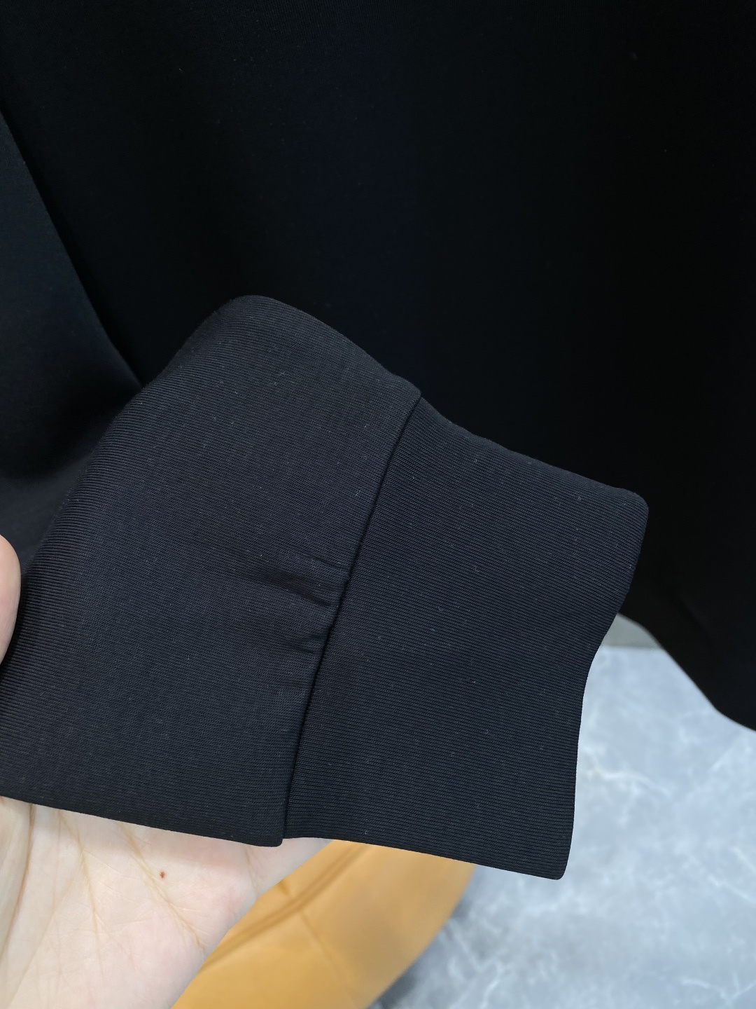 《𝙉𝙚𝙬🤍🖤迪家》25秋冬新品空气层 圆领卫衣，正面品牌标识设计，创意重释品牌标志性设计，采用400克重