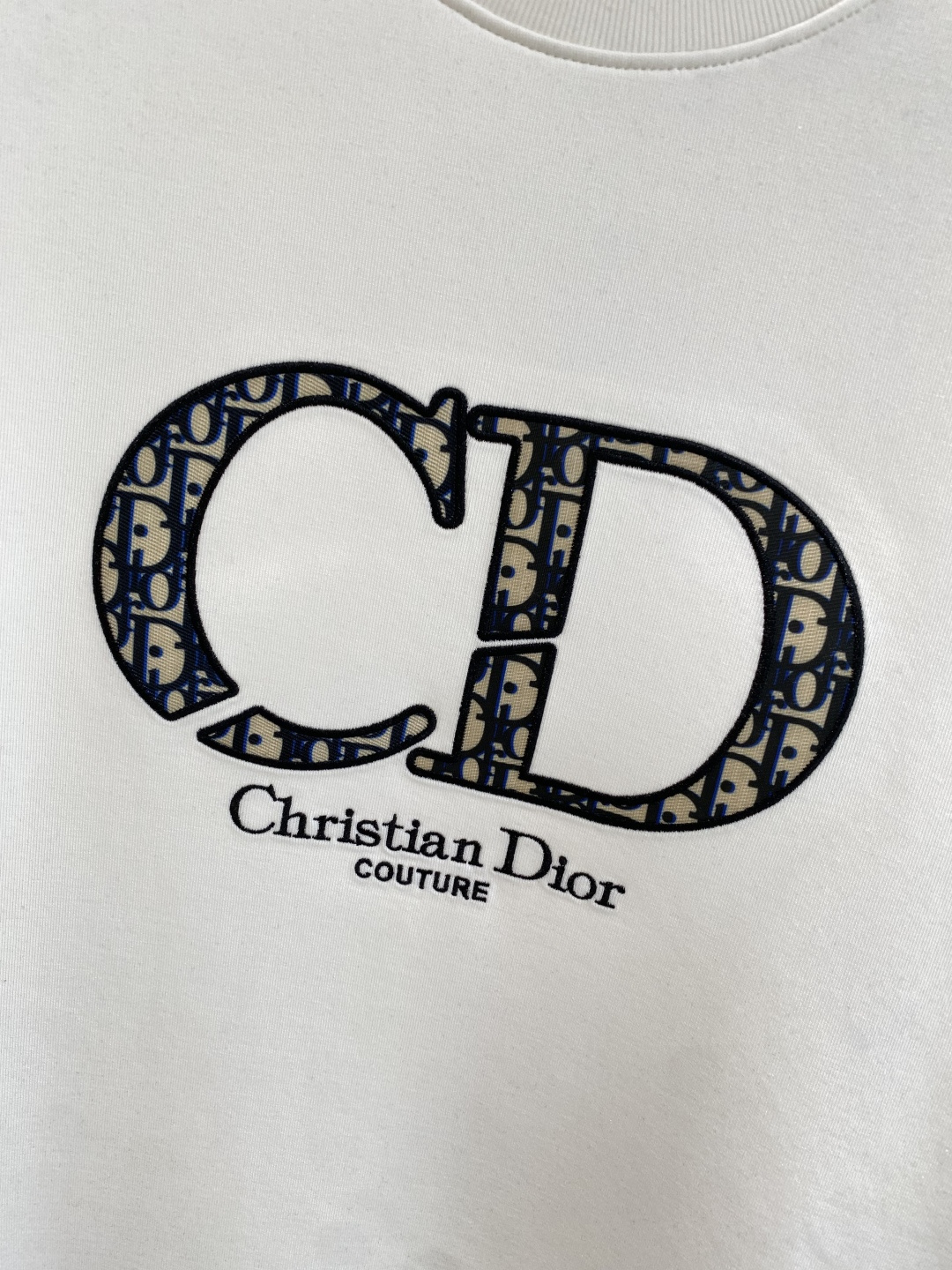 《𝙉𝙚𝙬🤍🖤迪家》25秋冬新品空气层 圆领卫衣，正面品牌标识设计，创意重释品牌标志性设计，采用400克重