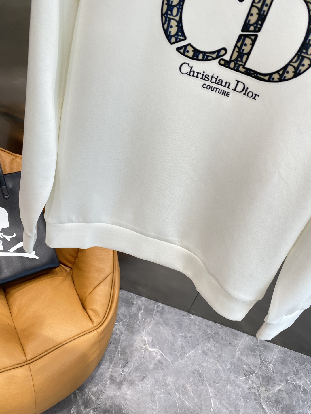 《𝙉𝙚𝙬🤍🖤迪家》25秋冬新品空气层 圆领卫衣，正面品牌标识设计，创意重释品牌标志性设计，采用400克重