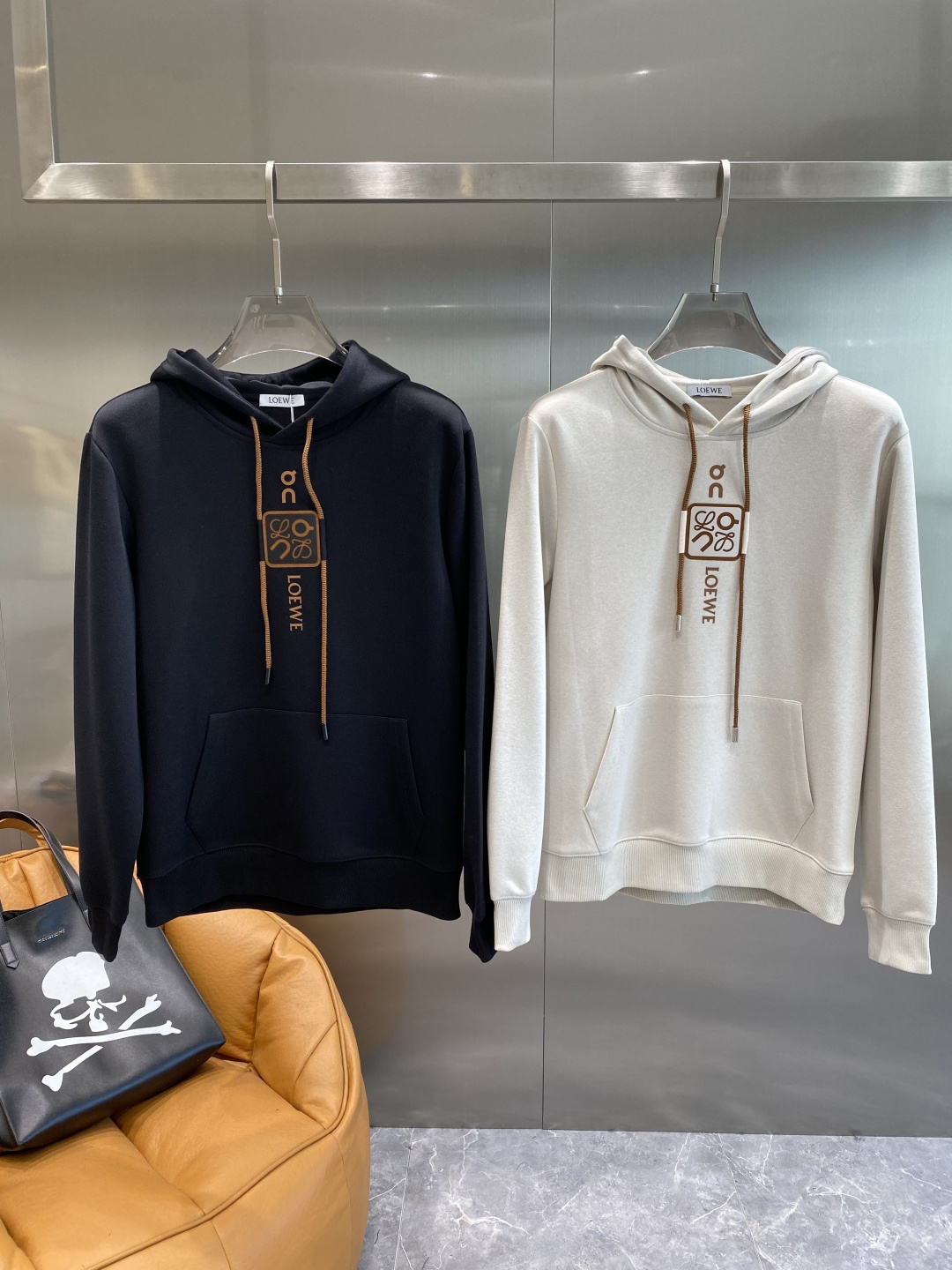 NO:595820,'Luo Family' 2025 latest sweatshirt, exclusive sale!  Original replica, exclusive design, super craftsmanship!  Extremely luxurious!  The pattern is awesome!  Size M-3XL next day,,loewe,hoodie,sweatshirts,alexander wang19860909《罗家》 2025最新款卫衣,独家发售！原版复刻,独家设计,超强工艺！极其奢华！版型超赞！ 尺码 M-3XL隔天,,loewe,hoodie,sweatshirts,alexander wang,Men's clothing
