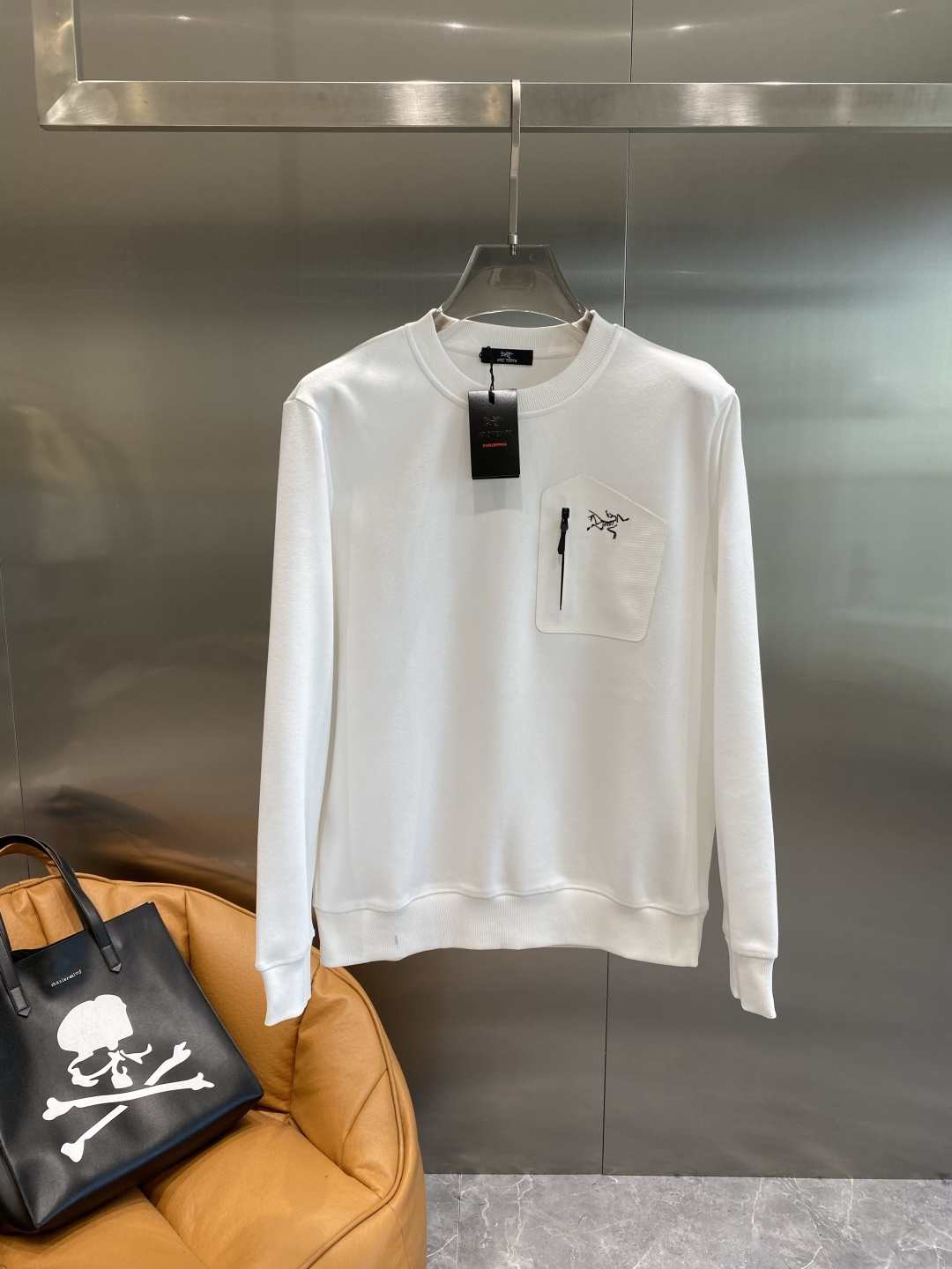 《𝙉𝙚𝙬🤍🖤鸟家》2025秋冬最新品套装-同步有售，原单狠货休闲时尚套装，上身很有特点！吸睛而有亮点，进