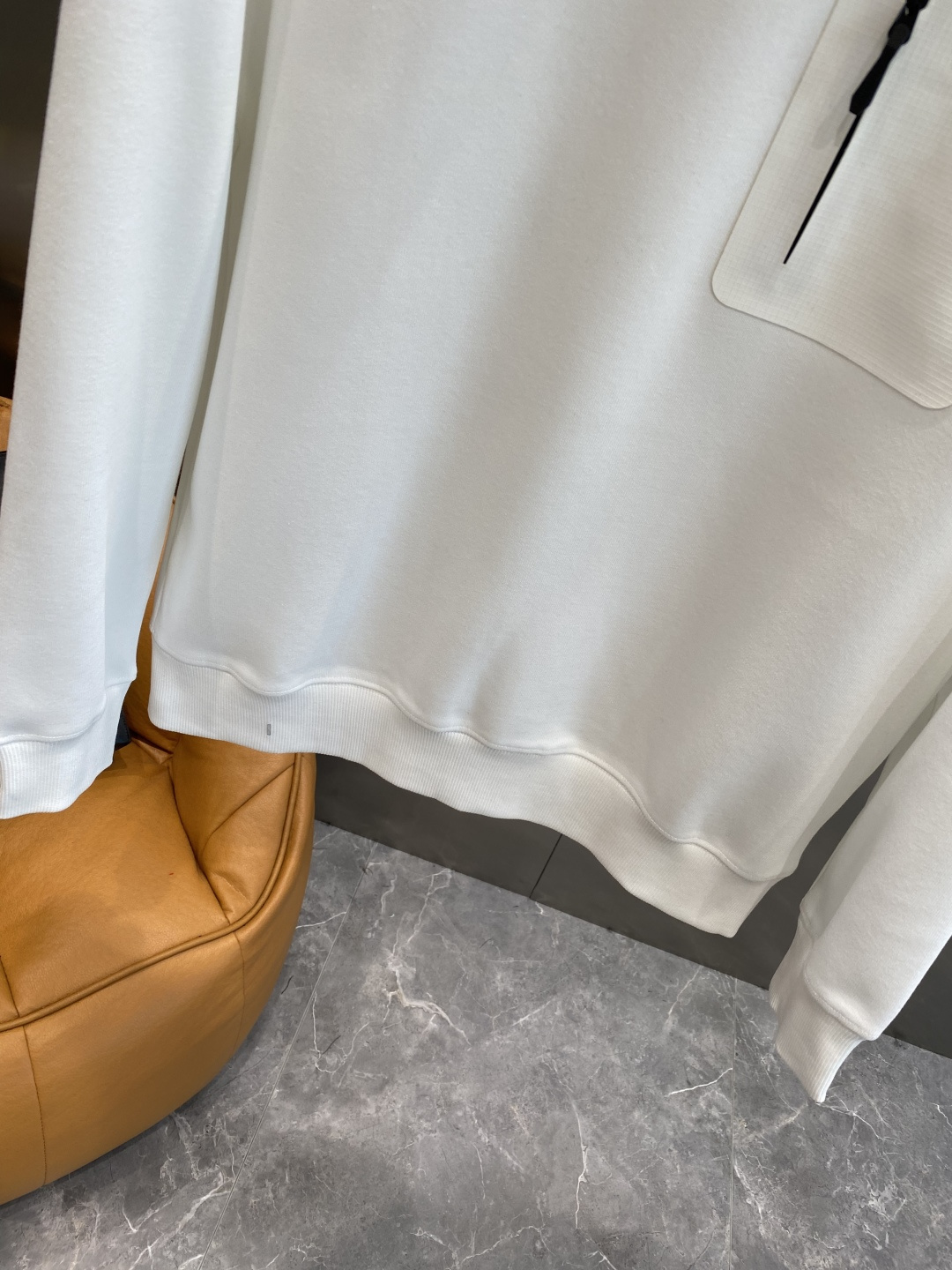 《𝙉𝙚𝙬🤍🖤鸟家》2025秋冬最新品套装-同步有售，原单狠货休闲时尚套装，上身很有特点！吸睛而有亮点，进