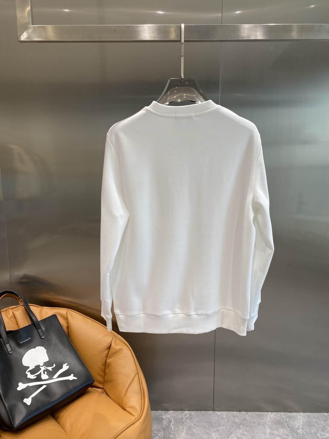 《𝙉𝙚𝙬🤍🖤鸟家》2025秋冬最新品套装-同步有售，原单狠货休闲时尚套装，上身很有特点！吸睛而有亮点，进