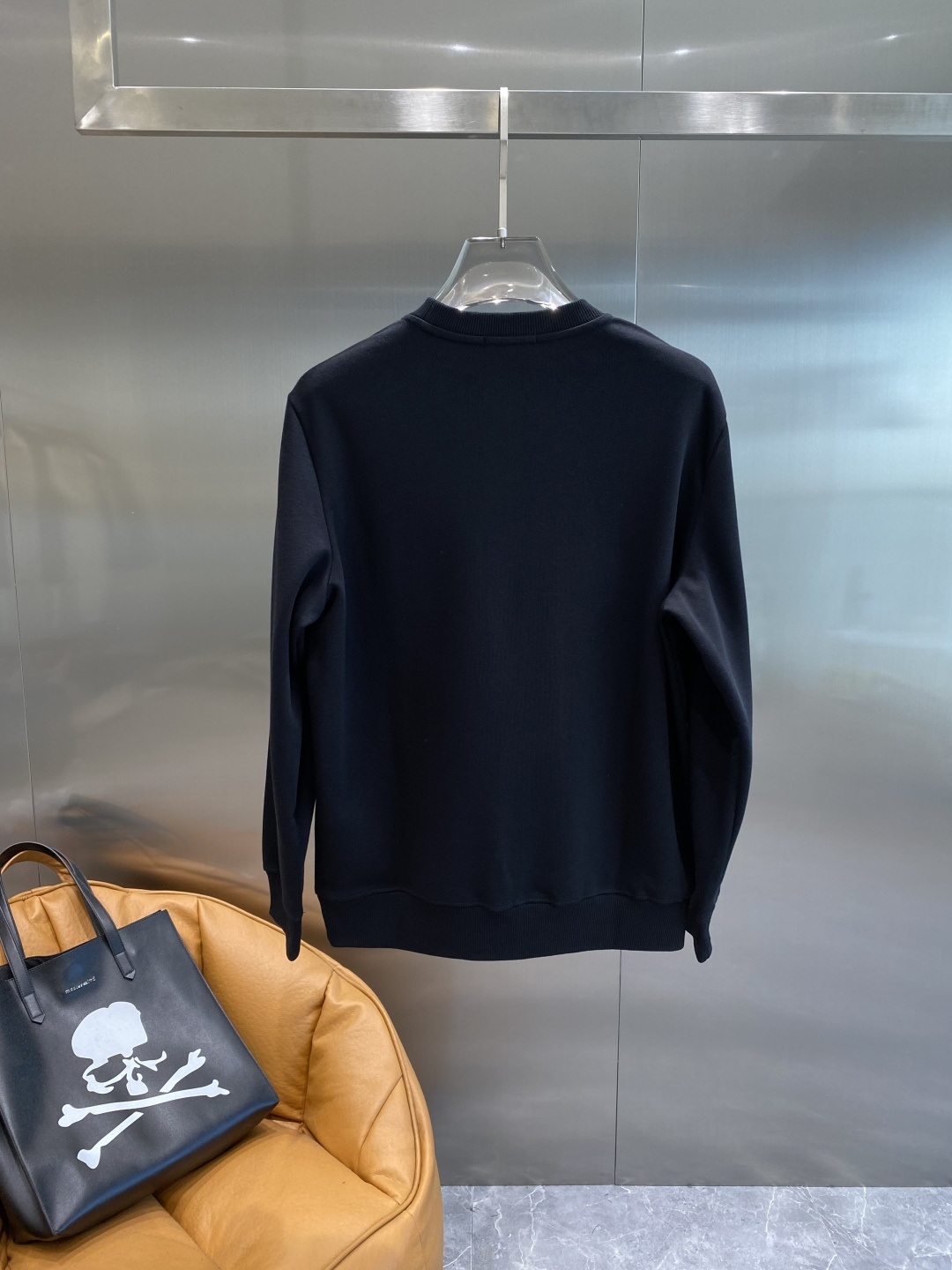 《𝙉𝙚𝙬🤍🖤鸟家》2025秋冬最新品套装-同步有售，原单狠货休闲时尚套装，上身很有特点！吸睛而有亮点，进