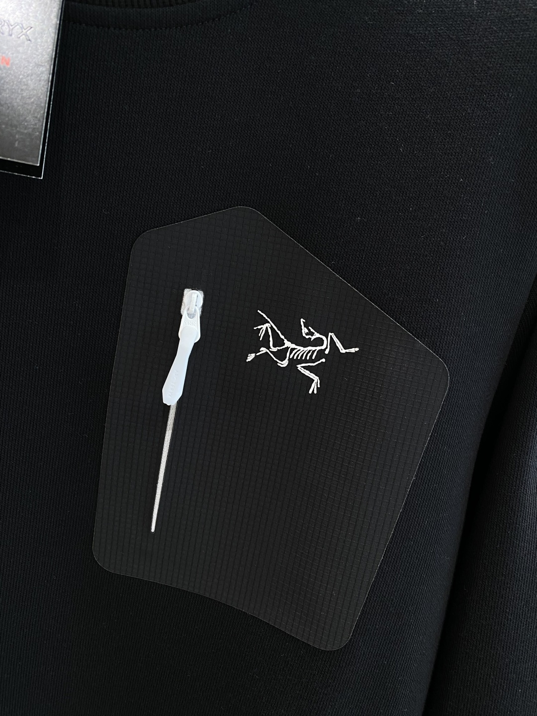 《𝙉𝙚𝙬🤍🖤鸟家》2025秋冬最新品套装-同步有售，原单狠货休闲时尚套装，上身很有特点！吸睛而有亮点，进