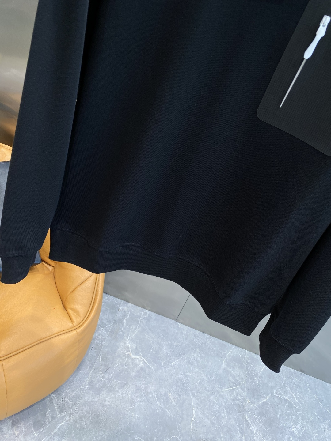 《𝙉𝙚𝙬🤍🖤鸟家》2025秋冬最新品套装-同步有售，原单狠货休闲时尚套装，上身很有特点！吸睛而有亮点，进